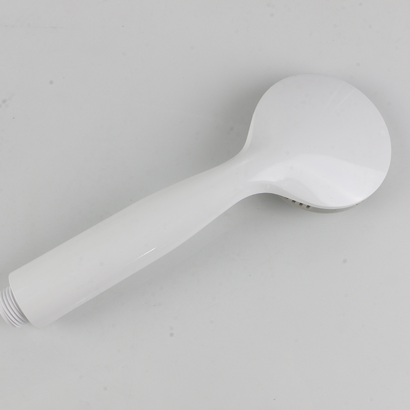 Hur förhindrar man limescale uppbyggnad i plastduschhuvuden?